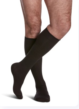 Sigvaris men&rsquo;s knee-high compression socks in black